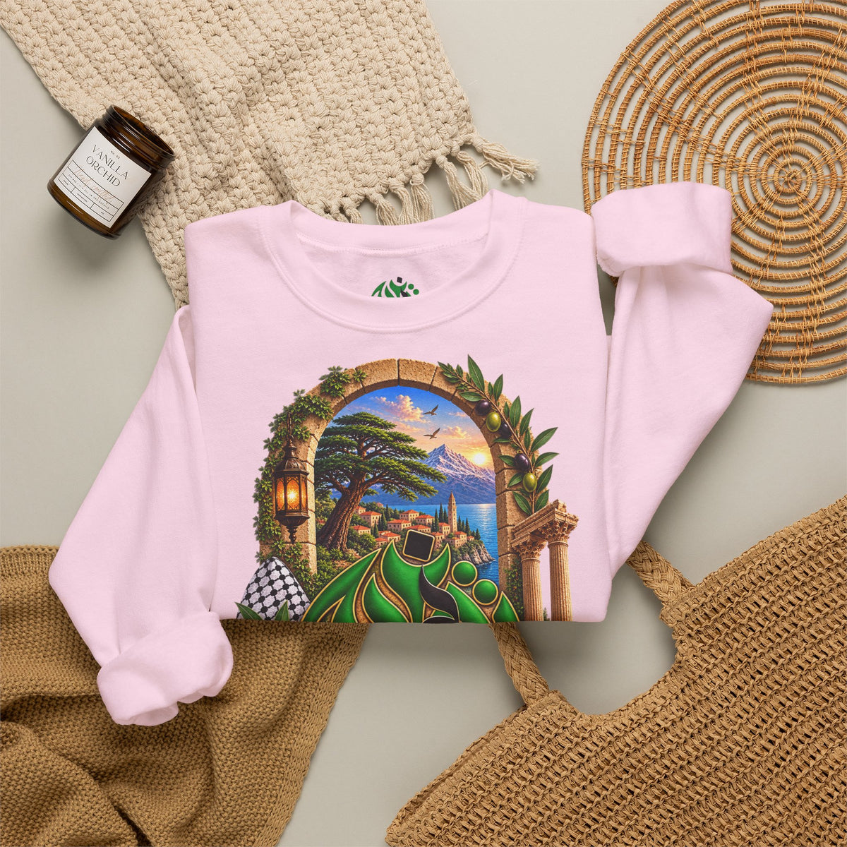 Sweat-shirt à col rond avec calligraphie arabe levantine | Illustration panoramique méditerranéenne